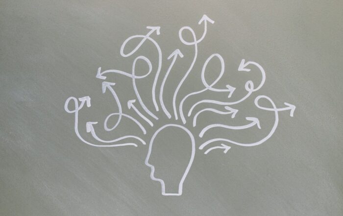 Illustration of a person's head with multiple arrows branching outward, representing brain fog, scattered thoughts and difficulty concentrating.